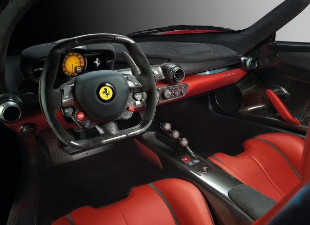Интерьер автомобиля Ferrari LaFerrari Spider 2016