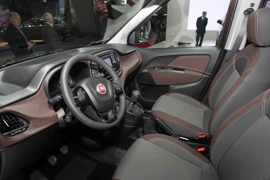 Fiat Doblo Trekking - интерьер машины, салон